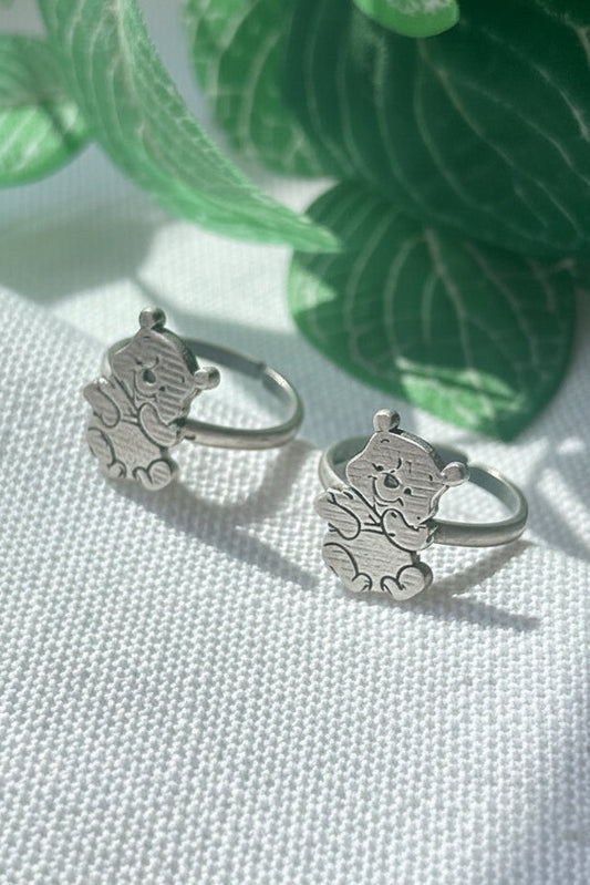     925 silver teddy bear-inspired toe ring pair displayed on white linen fabric